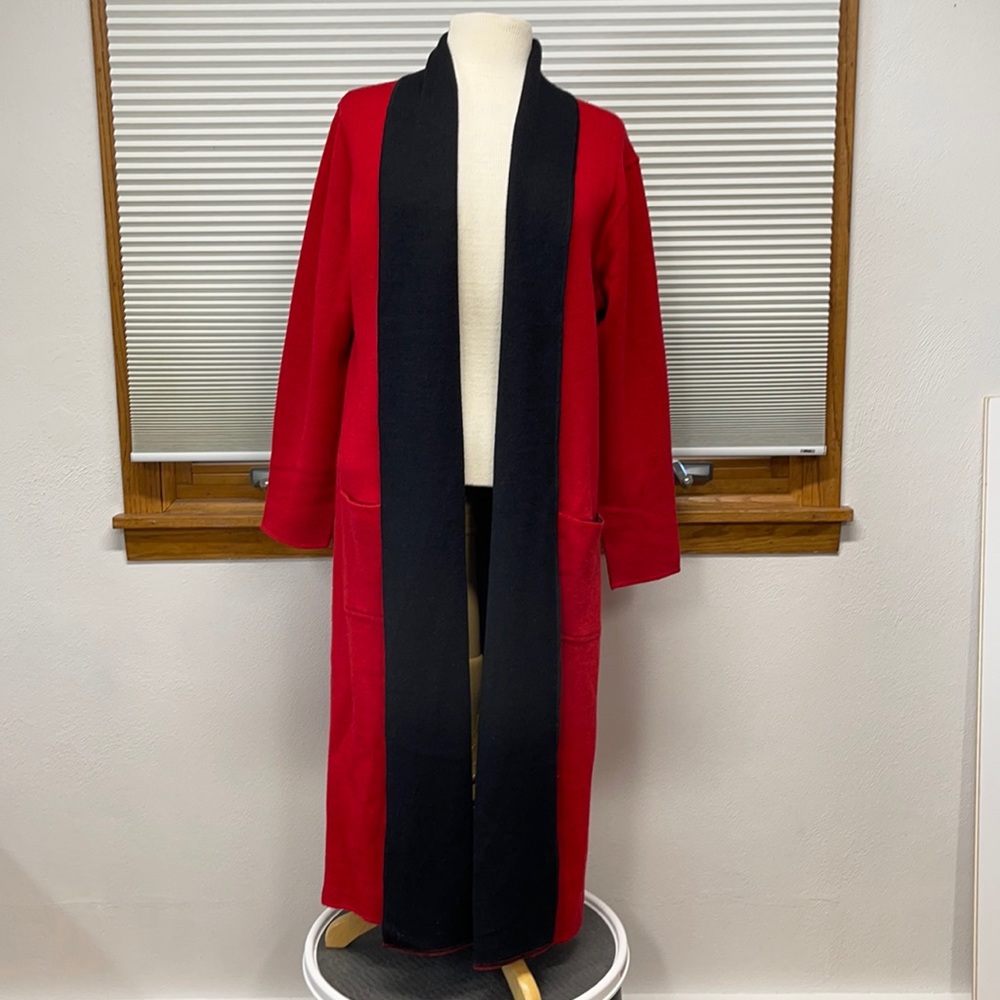 - Long Cardigan with pockets two in one wear on both sides!